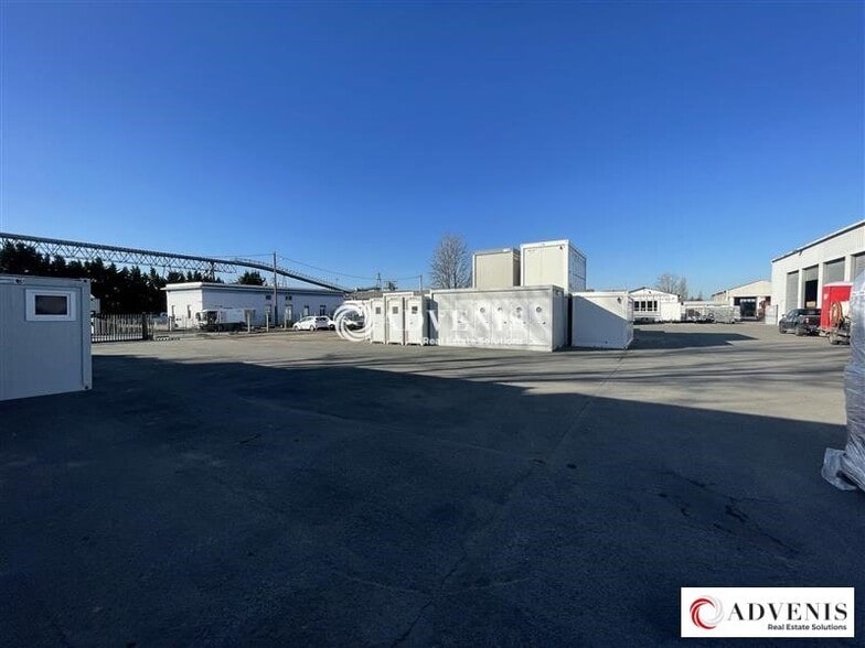 25 Avenue Du Général De Gaulle, Bassens for sale - Building Photo - Image 3 of 9