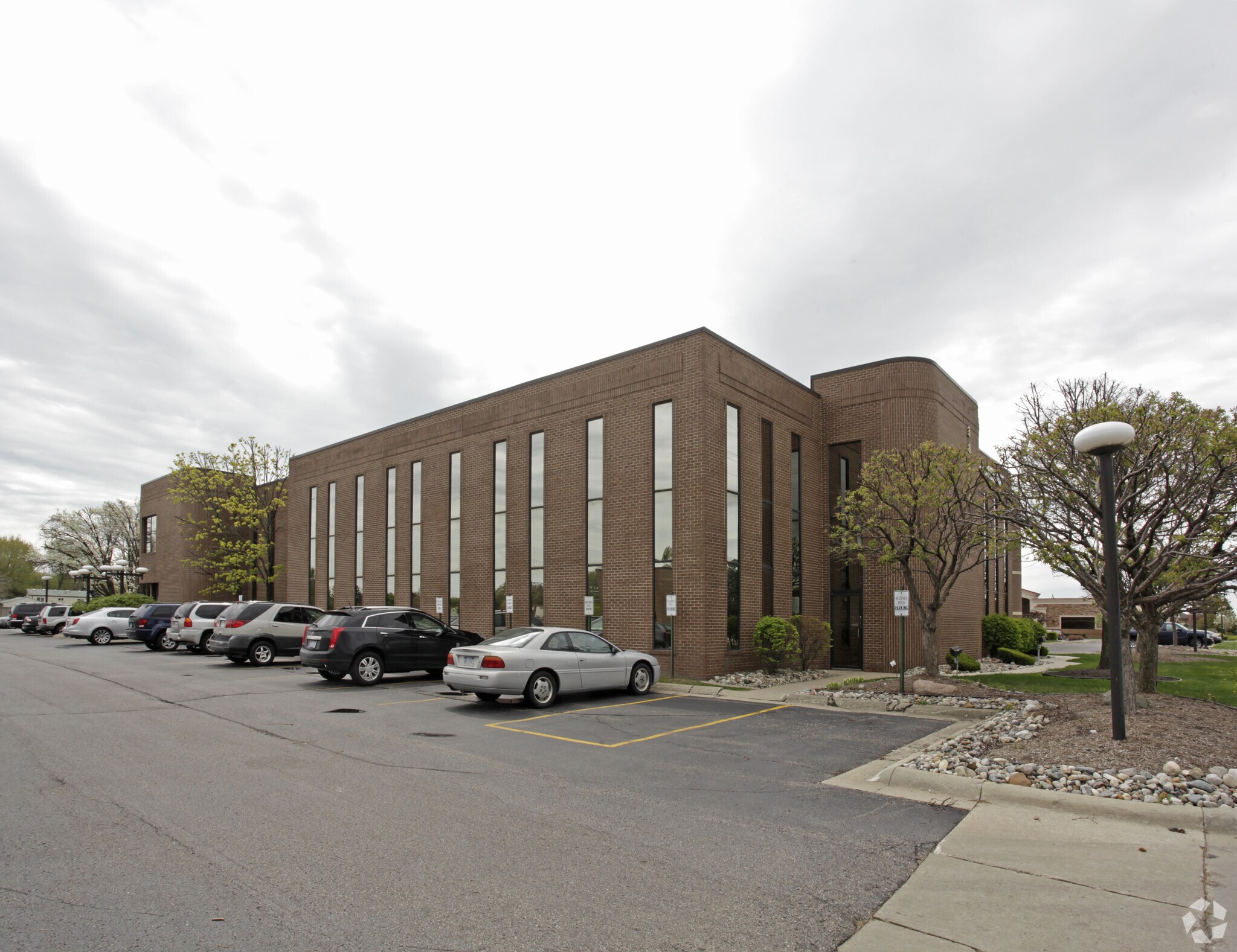 38700 Van Dyke Ave, Sterling Heights, MI for lease Primary Photo- Image 1 of 12