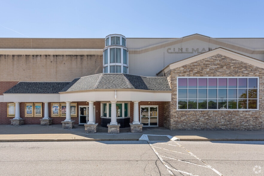 140 Barrington Town Square Dr, Aurora, OH for sale - Building Photo - Image 3 of 6