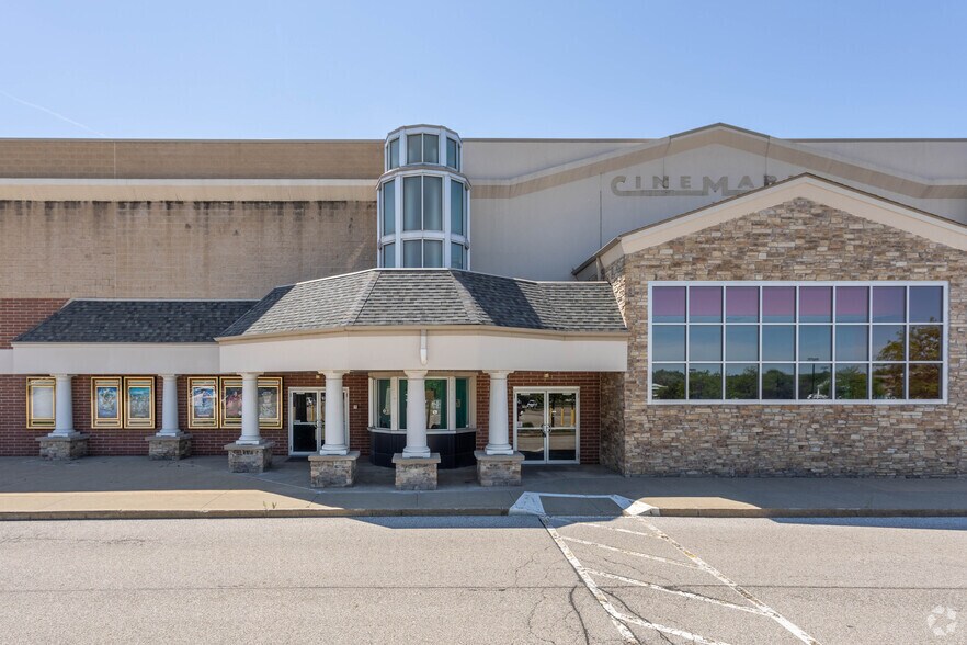 140 Barrington Town Square Dr, Aurora, OH à vendre - Photo du bâtiment - Image 3 de 6