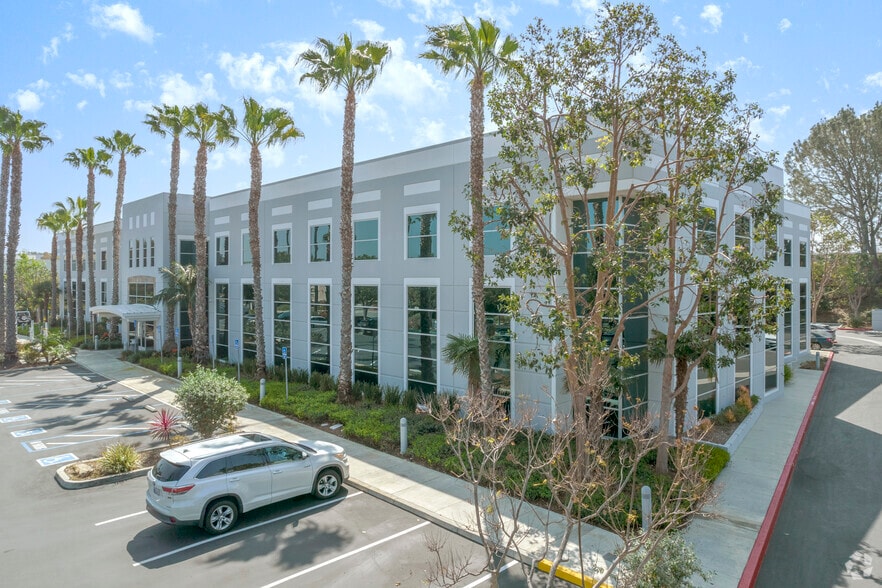 5927 Balfour Ct, Carlsbad, CA à louer - Photo du bâtiment - Image 3 de 8
