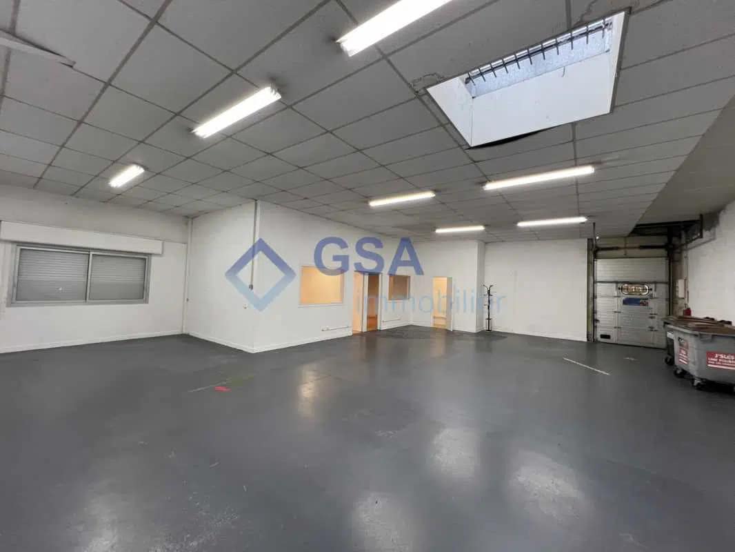 Office in Lisses for lease Interior Photo- Image 1 of 6