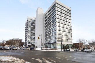 2120 Rue Sherbrooke E, Montréal, QC à louer Photo intérieure- Image 1 de 4