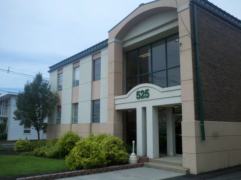 525 Milltown Rd, North Brunswick, NJ à louer - Photo du bâtiment - Image 3 de 4