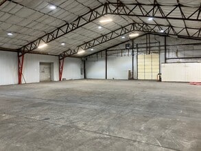 927 Barlow Dr, Charleston, WV for lease Interior Photo- Image 2 of 8