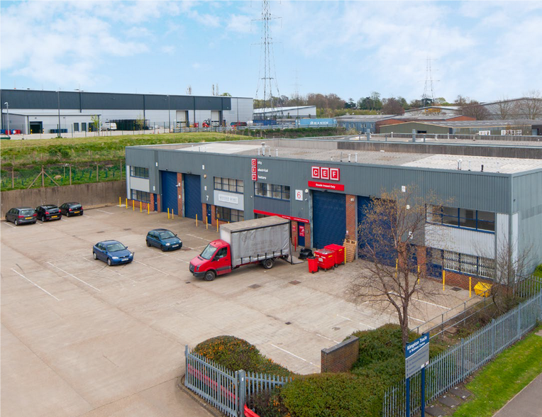 Minden Rd, Sutton à louer - Photo du bâtiment - Image 2 de 5