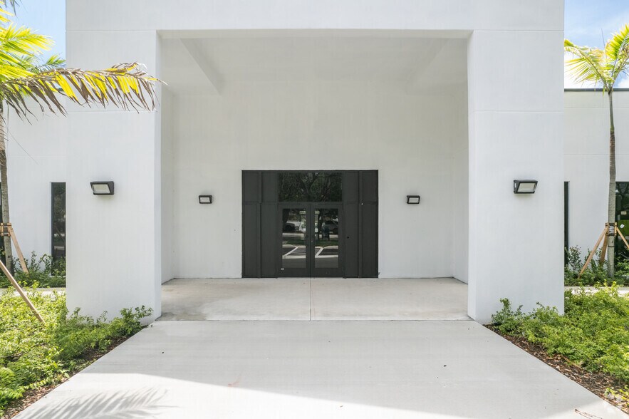 8950 SW 152nd St, Palmetto Bay, FL à louer - Photo du bâtiment - Image 2 de 7