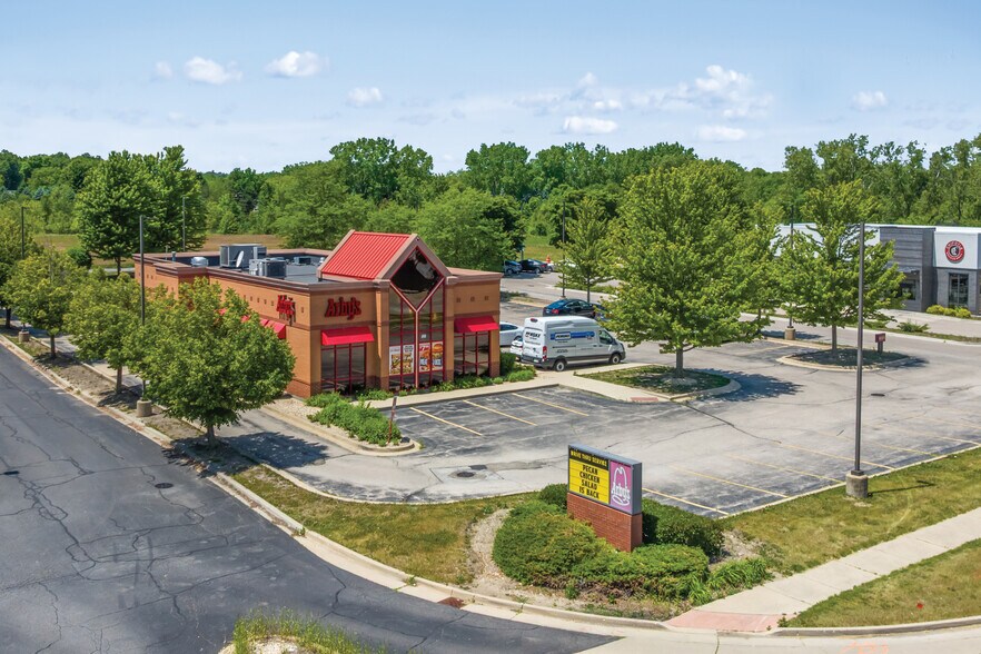 520 S Sutton Rd, Streamwood, IL for sale - Building Photo - Image 2 of 5