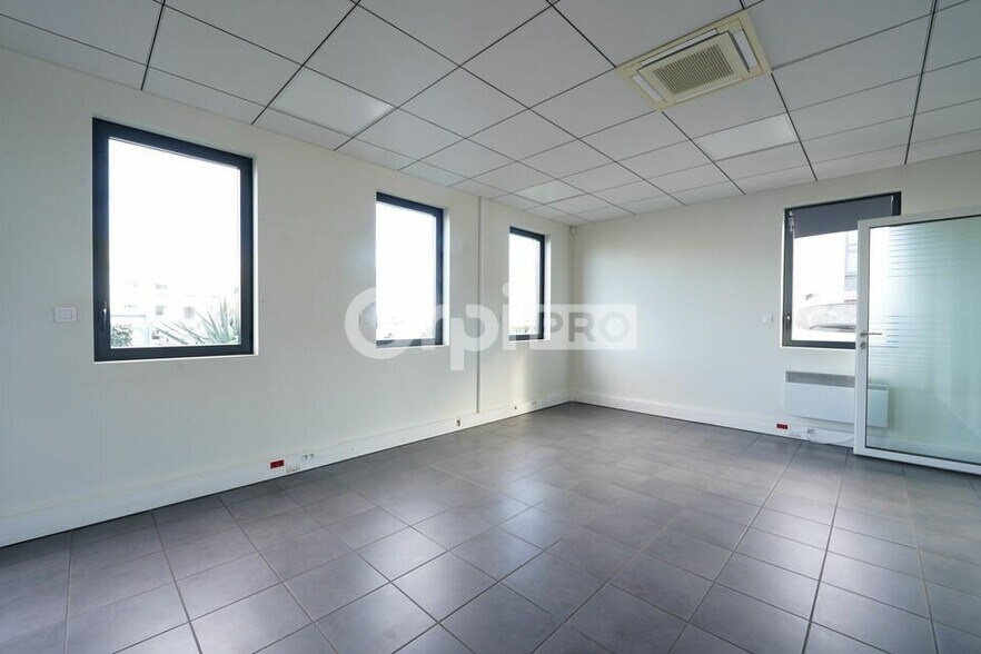 Flex in Vénissieux for sale - Interior Photo - Image 2 of 12