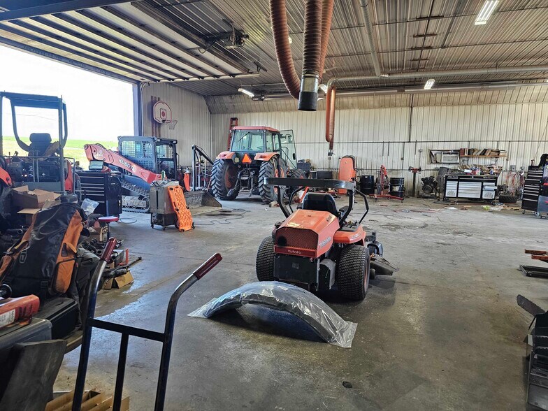 727 E Main St, Waukon, IA à vendre - Photo du bâtiment - Image 2 de 6