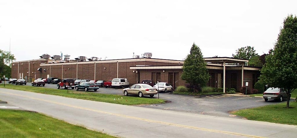 2303 Schuetz Rd, Saint Louis, MO for sale - Building Photo - Image 3 of 6