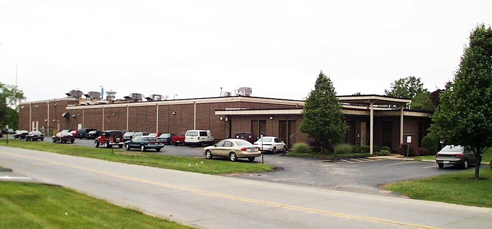 2303 Schuetz Rd, Saint Louis, MO à vendre - Photo du bâtiment - Image 3 de 6