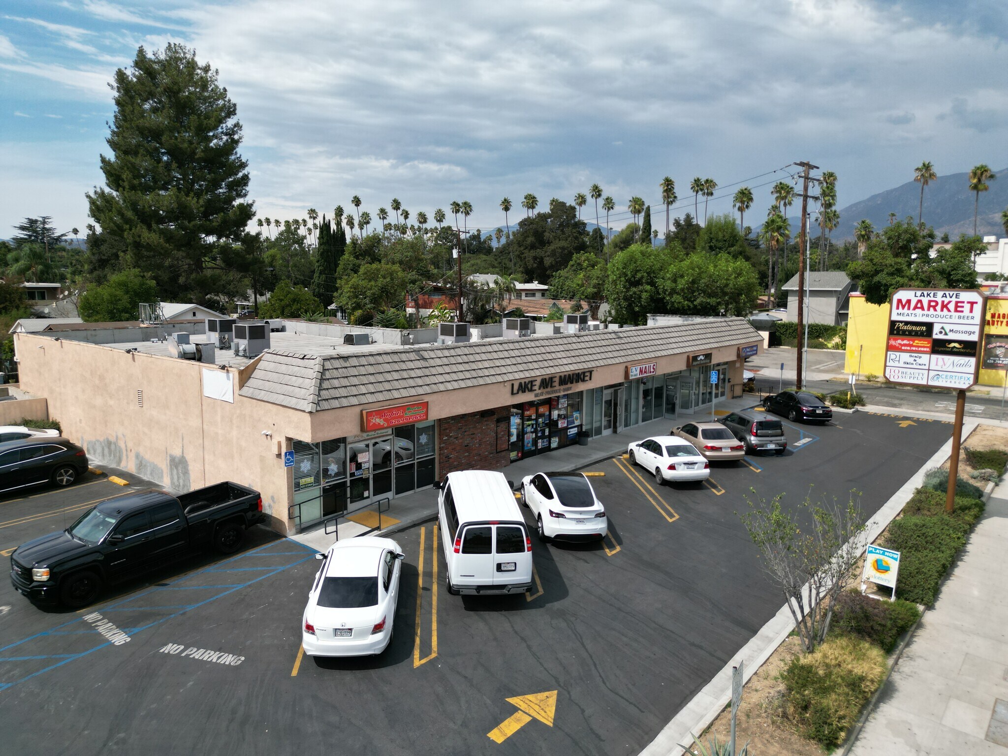 825-829 N Lake Ave, Pasadena, CA for lease Building Photo- Image 1 of 10