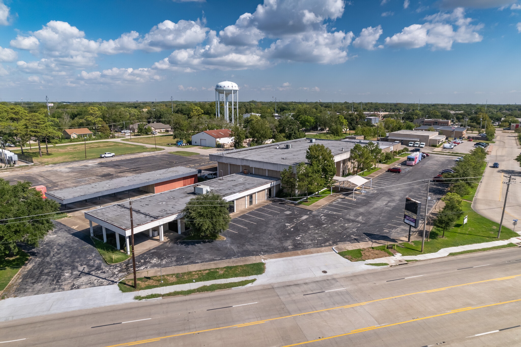 2401 Termini St, Dickinson, TX for sale Primary Photo- Image 1 of 18
