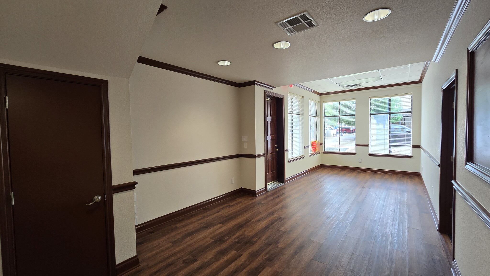 1 E Central Ave, Temple, TX for lease Interior Photo- Image 1 of 3