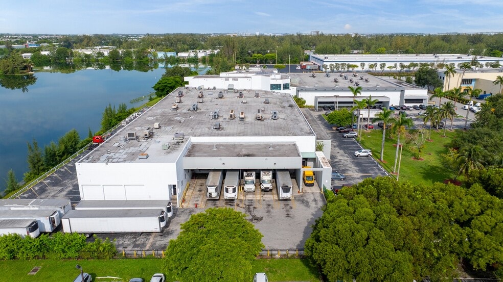 1800 NW 89th Pl, Miami, FL for lease - Building Photo - Image 2 of 9
