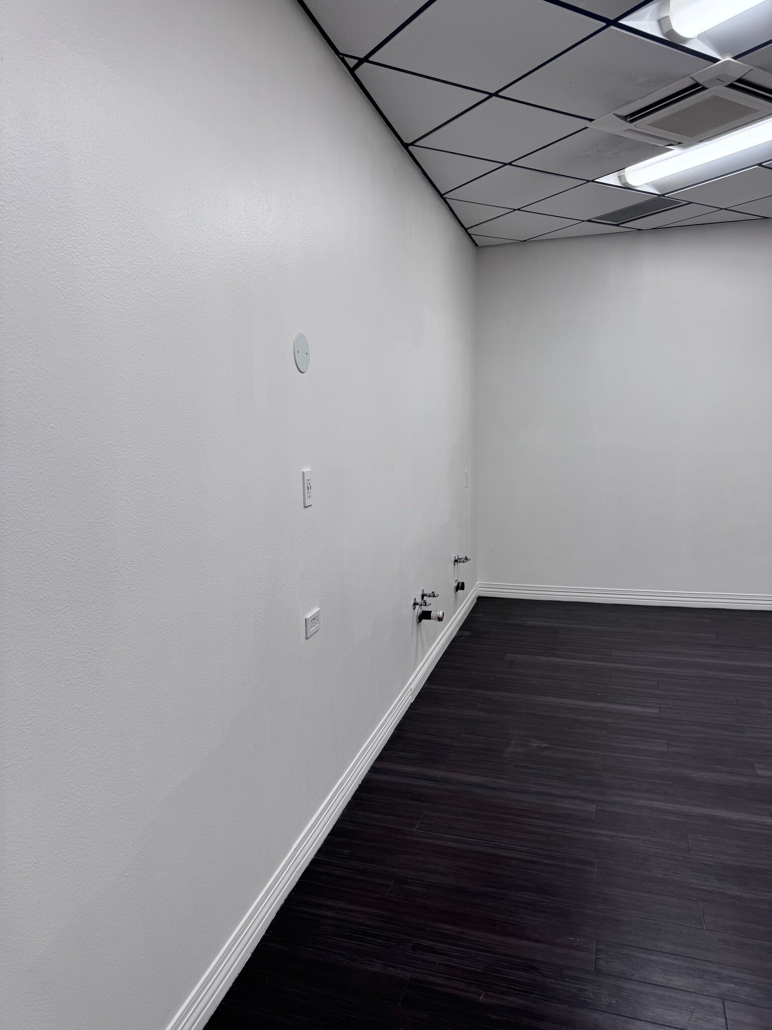 100 W Coast Hwy, Newport Beach, CA à louer Photo intérieure- Image 1 de 10