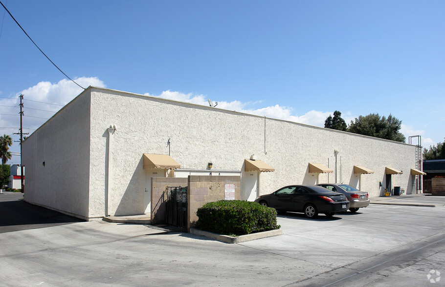 3520-3530 W 1st St, Santa Ana, CA for lease - Building Photo - Image 2 of 3