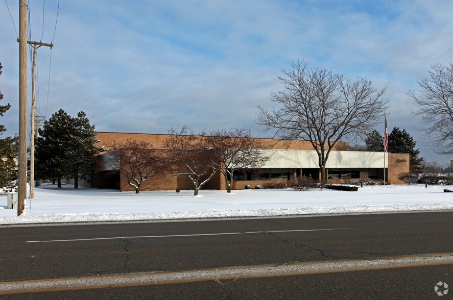 39000 Plymouth Rd, Livonia, MI for lease - Building Photo - Image 3 of 5