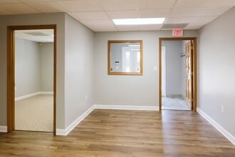 37899 W 12 Mile Rd, Farmington Hills, MI à louer Photo intérieure- Image 2 de 8