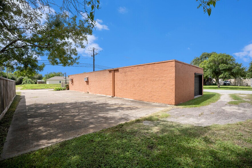 512 N Logan St, Texas City, TX à vendre - Photo du bâtiment - Image 3 de 9