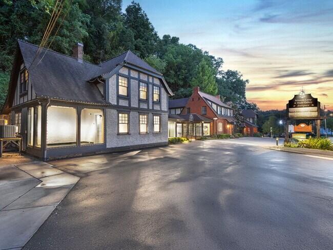 More details for 30 All Souls Cres, Asheville, NC - Retail for Lease