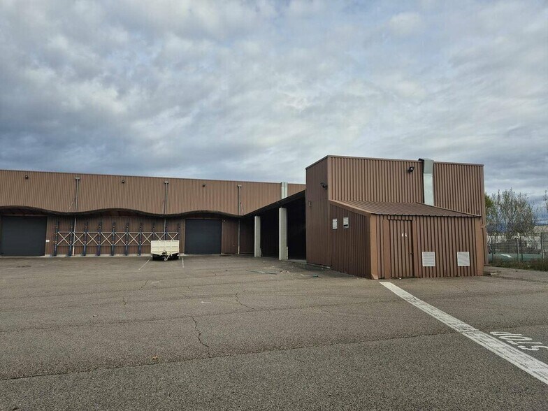 Flex in L'ISLE-SUR-LA-SORGUE for sale - Building Photo - Image 2 of 9