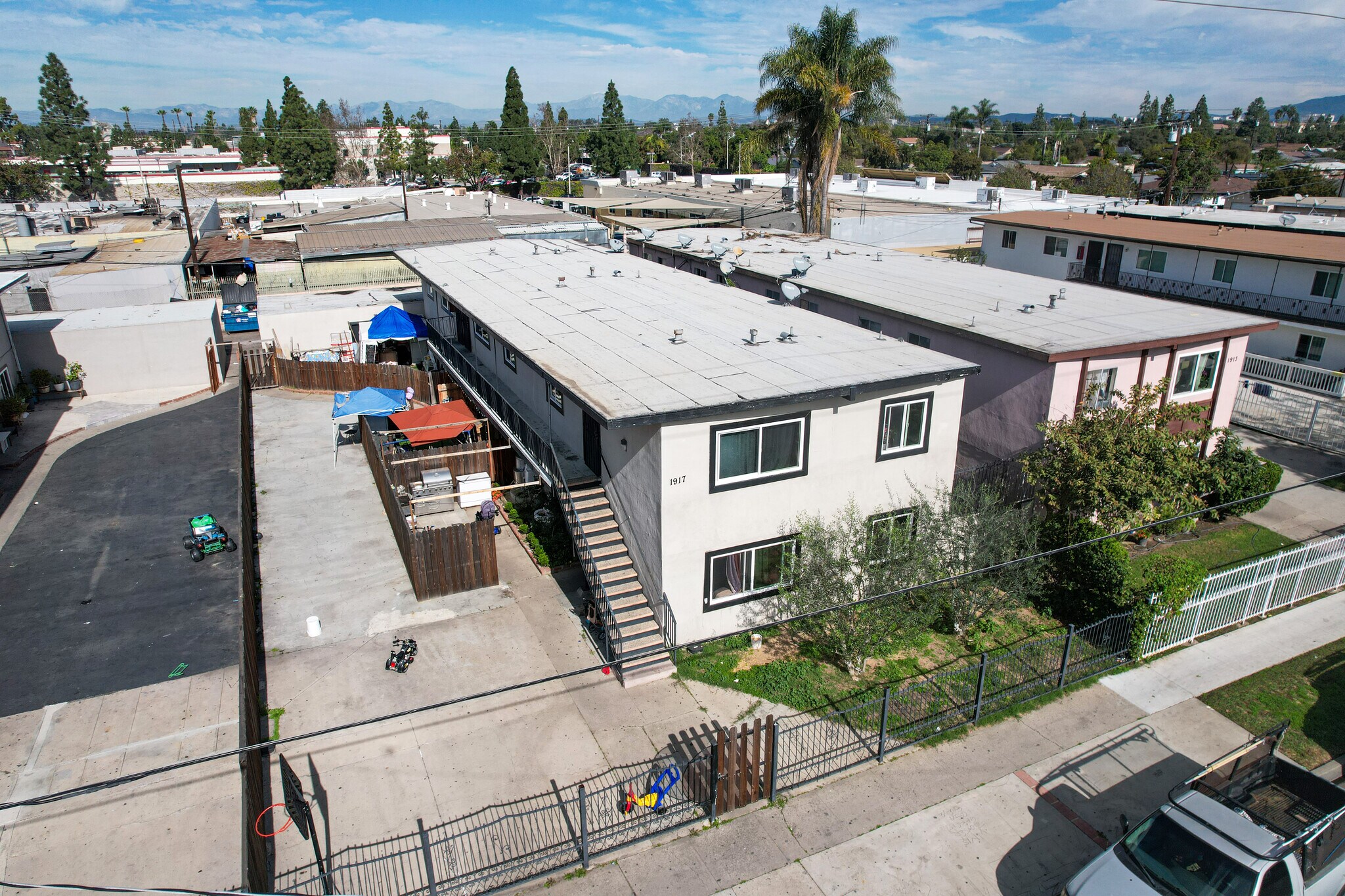 1917 W Myrtle St, Santa Ana, CA à vendre Photo principale- Image 1 de 10