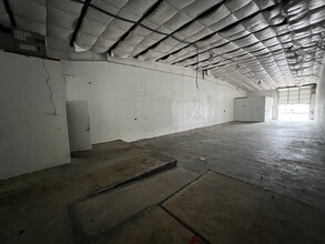 1606 W Stassney Ln, Austin, TX for lease Interior Photo- Image 2 of 5