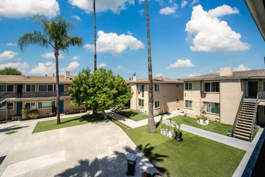 1127 E Garvey Ave N, West Covina, CA à vendre - Photo du bâtiment - Image 3 de 28