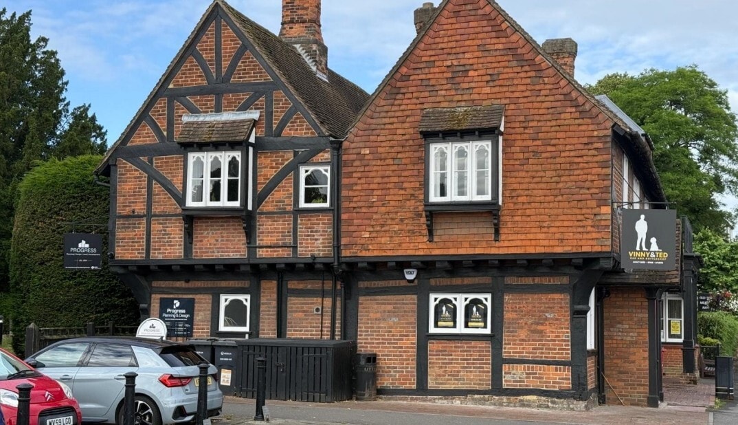 10-12 The Broadway, Beaconsfield à louer Photo du bâtiment- Image 1 de 4