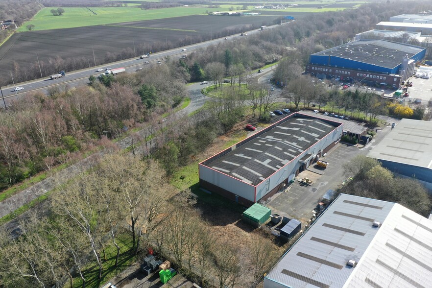 31 Kingsland Grange, Warrington for lease - Building Photo - Image 3 of 12