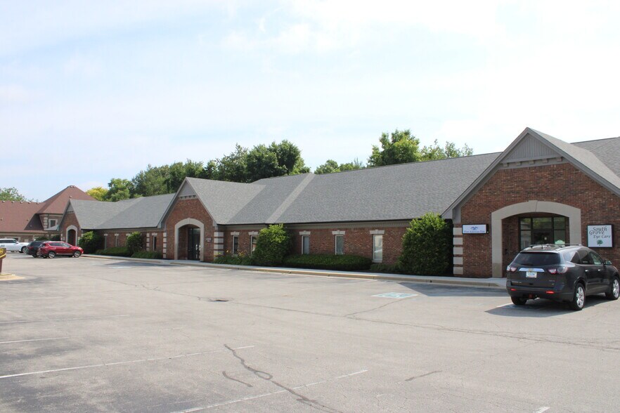 373 Meridian Parke Ln, Greenwood, IN for sale - Building Photo - Image 2 of 14