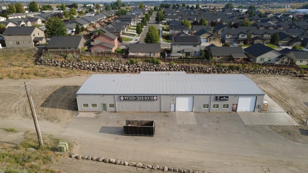 9312 W 10th Ave, Kennewick, WA à louer - Photo du bâtiment - Image 1 de 8