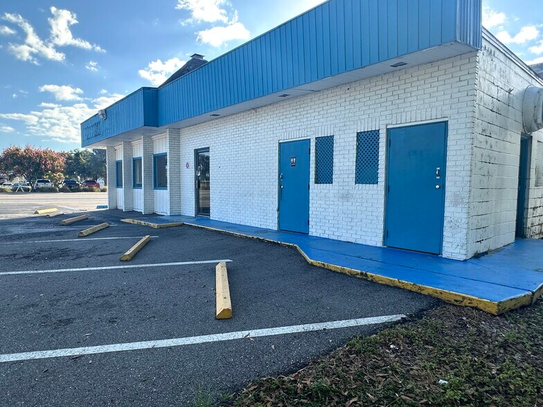 5017 Gall Blvd, Zephyrhills, FL à vendre - Photo du bâtiment - Image 3 de 9