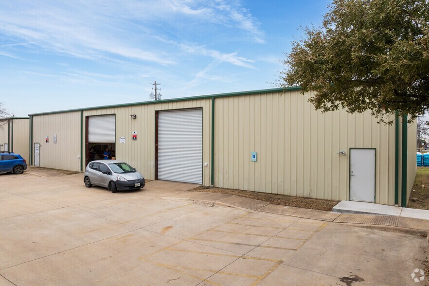 1834 Ferguson Ln, Austin, TX for lease - Building Photo - Image 3 of 26