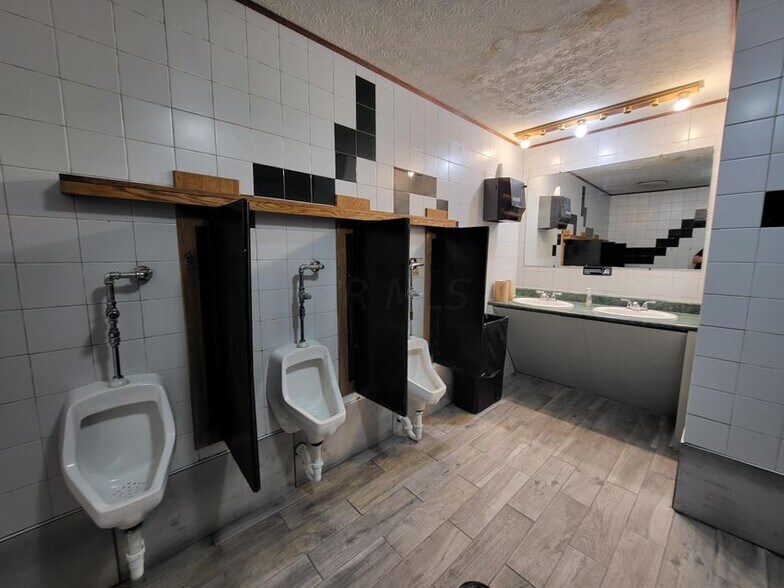 5599 Hall Rd, Galloway, OH à vendre - Photo du bâtiment - Image 3 de 5