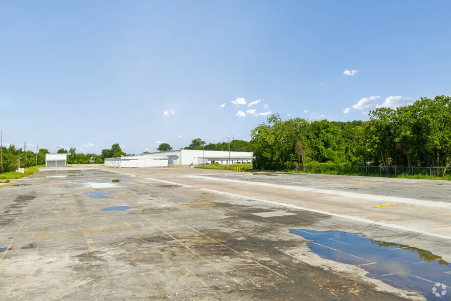 11939 Aldine Westfield Rd, Houston, TX for lease - Building Photo - Image 3 of 28