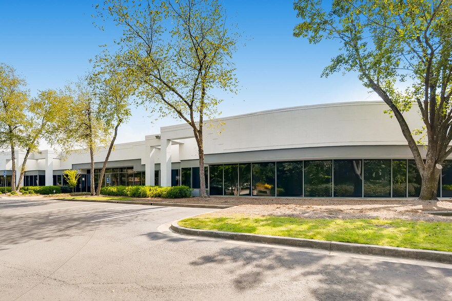 300 Technology Ct SE, Smyrna, GA à louer - Photo du bâtiment - Image 3 de 37