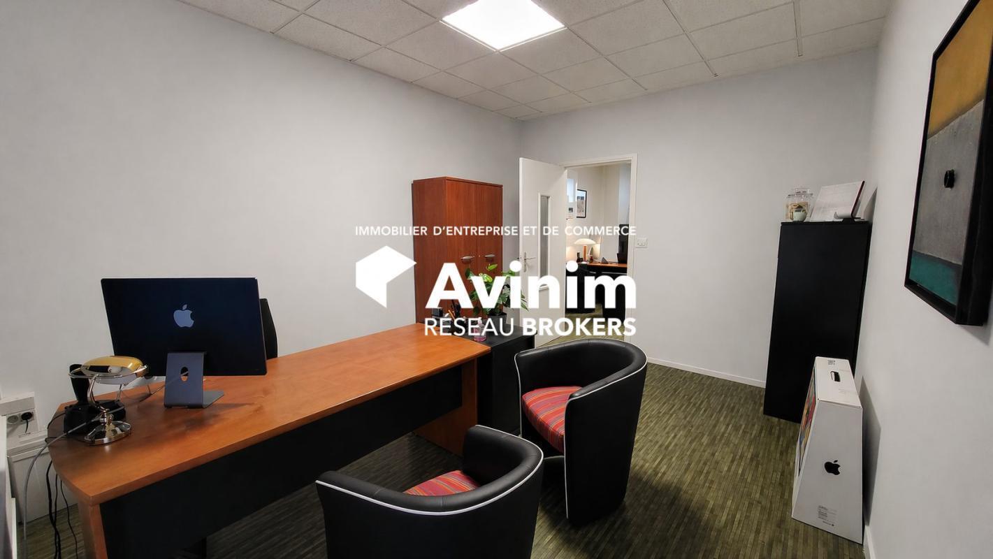 Retail in Le Havre for lease Interior Photo- Image 1 of 3