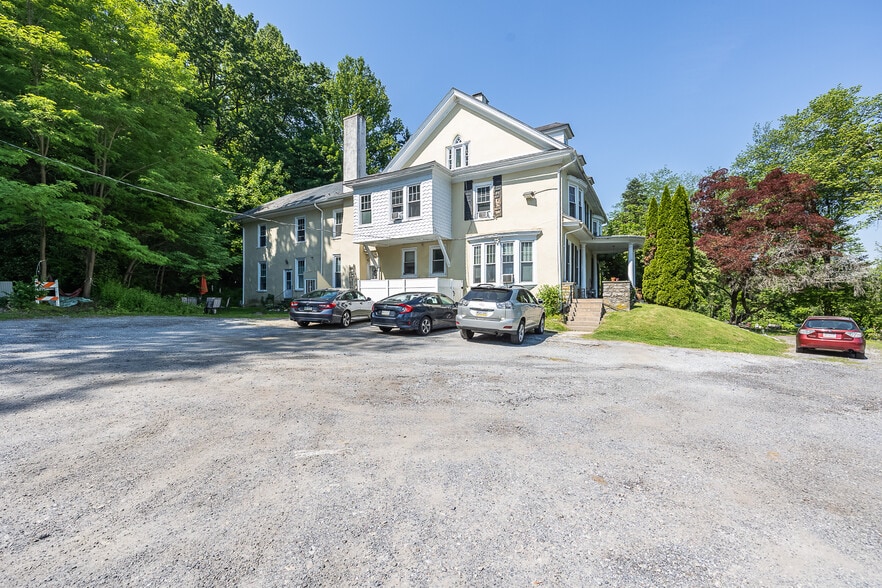 Chester County, PA Multifamily Portfolio portfolio of 7 properties for sale on LoopNet.ca - Building Photo - Image 2 of 128