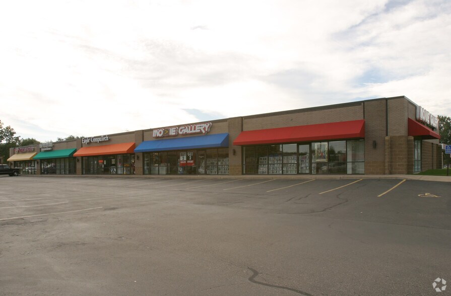 1021-1101 Geneva Ave N, Oakdale, MN à louer - Photo du bâtiment - Image 2 de 2