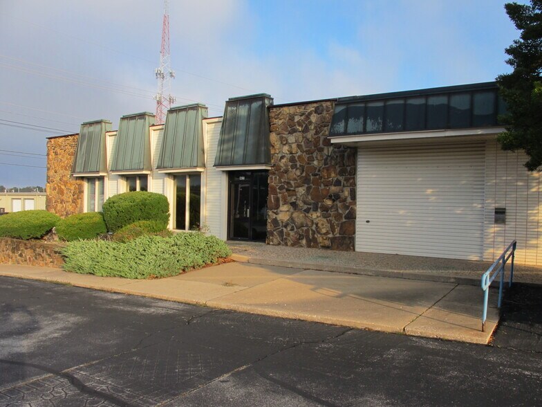 3003 E Chestnut Expy, Springfield, MO à vendre - Photo du bâtiment - Image 2 de 13