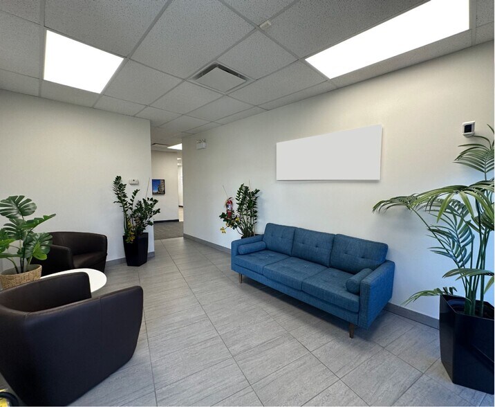 10250A 176th St, Edmonton, AB à louer - Photo du bâtiment - Image 2 de 11