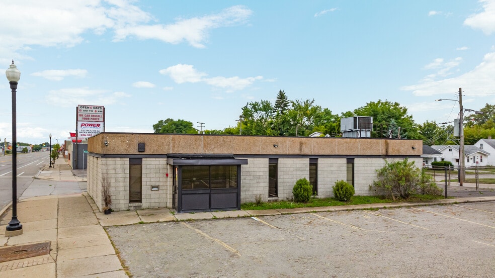 21511 Van Dyke Ave, Warren, MI for sale - Building Photo - Image 2 of 41