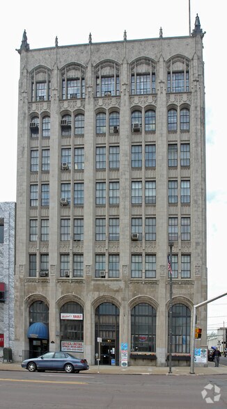 2 E Broad St, Hazleton, PA for lease - Building Photo - Image 2 of 3