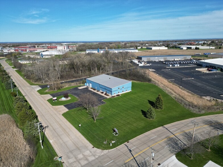 2695 Badger Ave, Oshkosh, WI for sale - Building Photo - Image 2 of 12