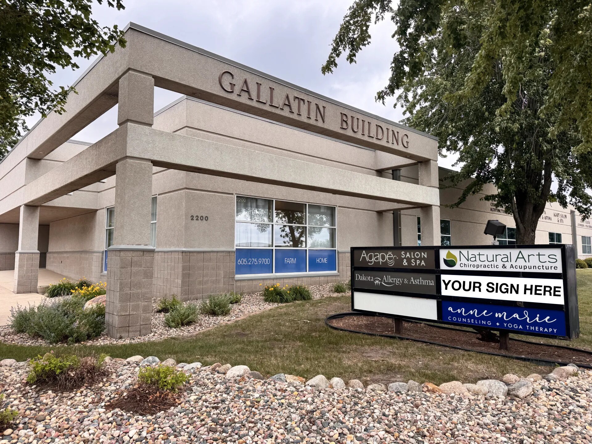 2200 W 49th St, Sioux Falls, SD à louer Photo du bâtiment- Image 1 de 8