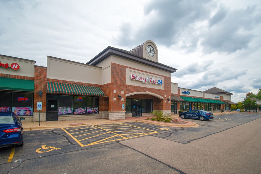 1006-1078 E Algonquin Rd, Algonquin, IL for lease - Building Photo - Image 3 of 9