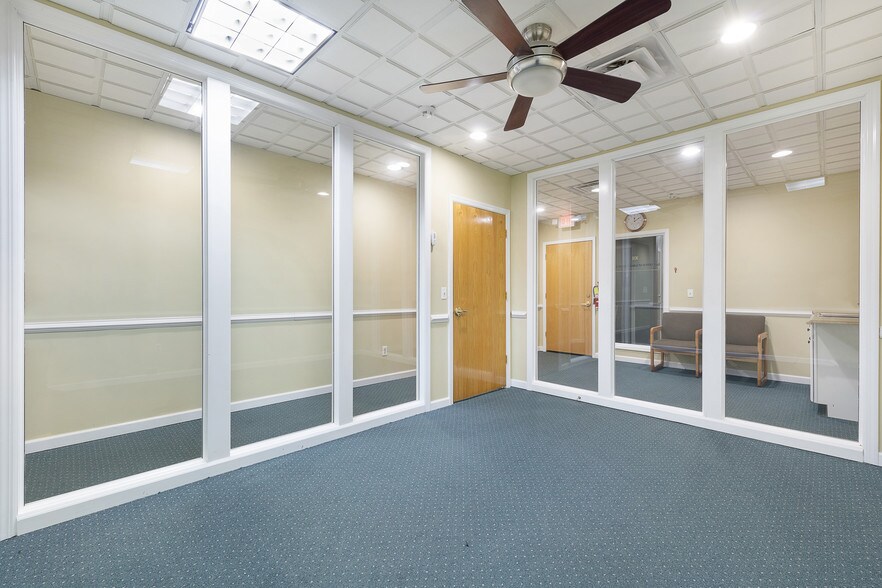 188 E Bergen Pl, Red Bank, NJ à louer - Photo intérieure - Image 3 de 69